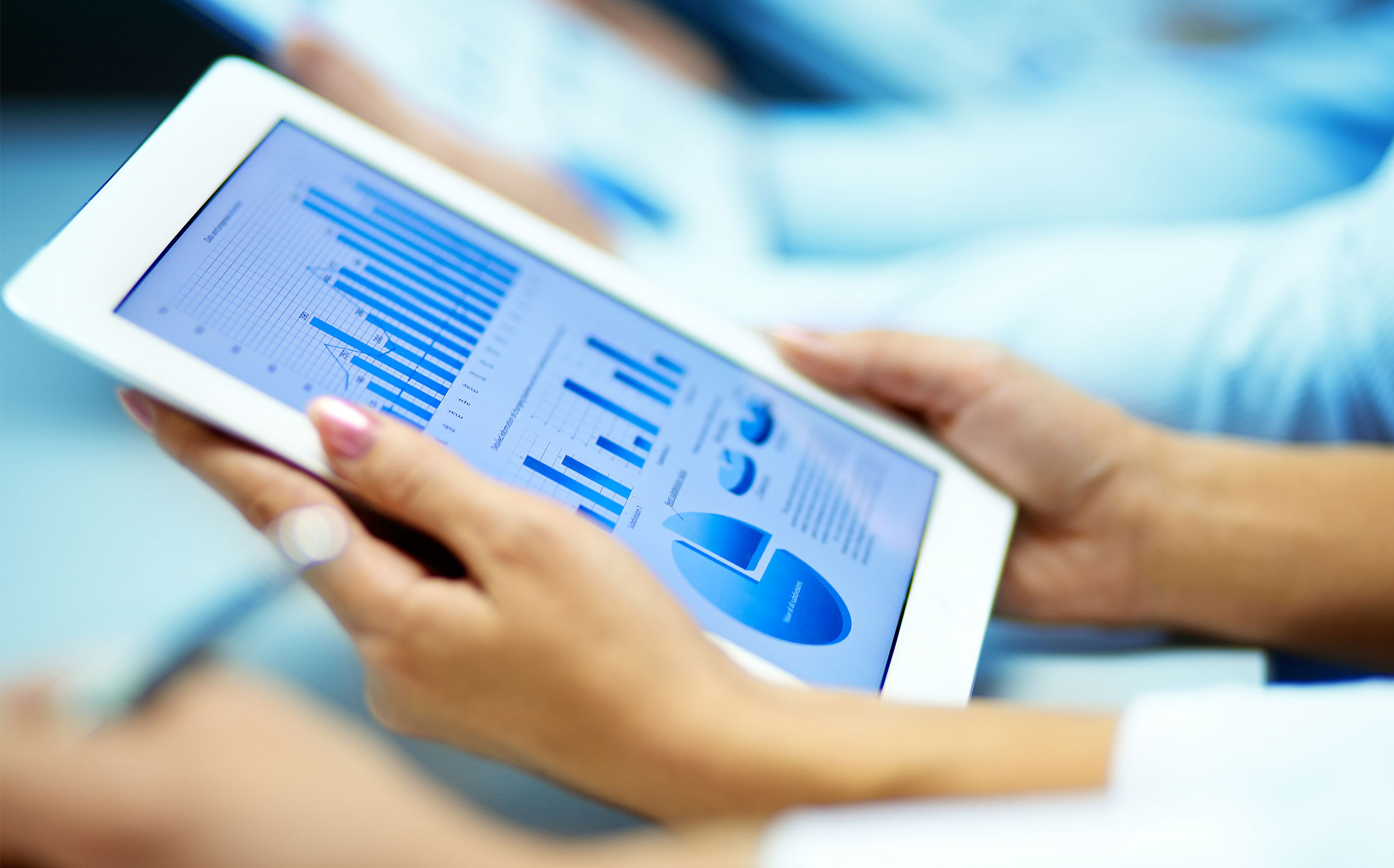 Deploy essential resources to user end devices