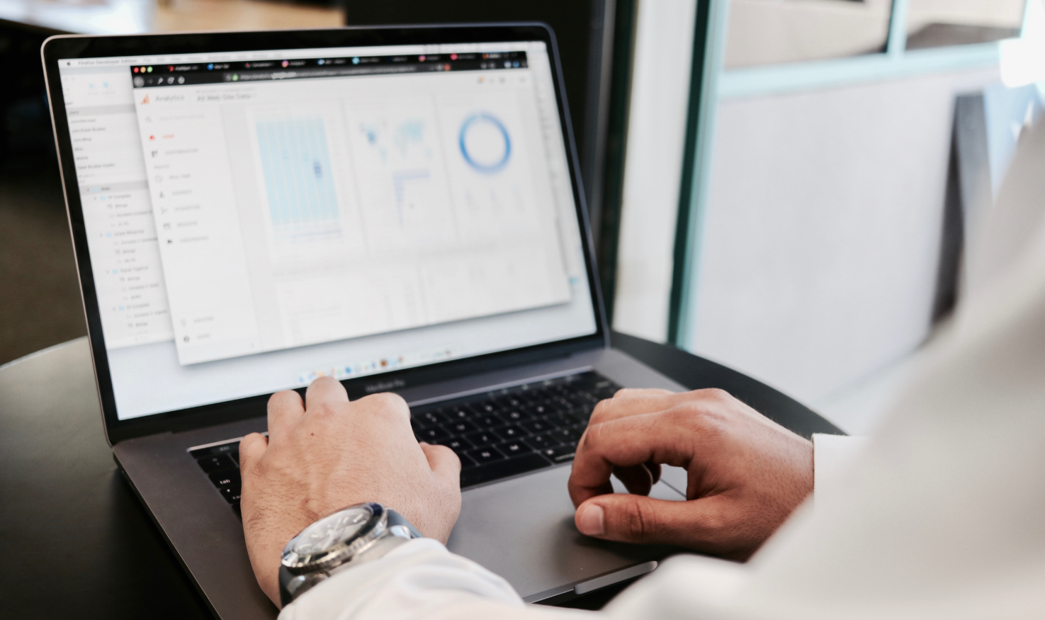 Technician monitoring Enterprise device status