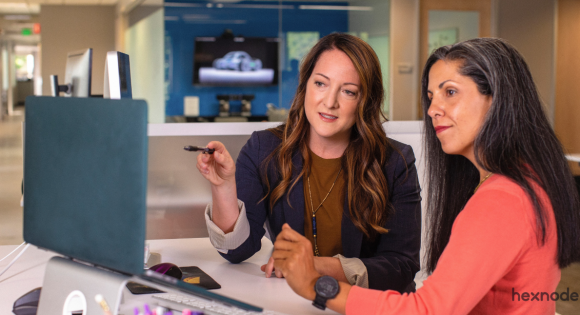 How does B2B customer feedback influence the buying process